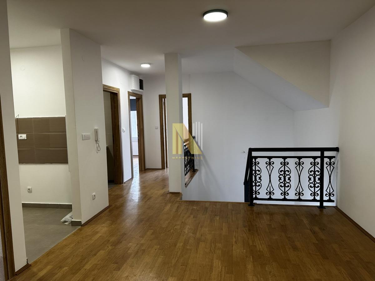 Useljiv 4.0 stan - Mišeluk - blizina grada - urbana vila