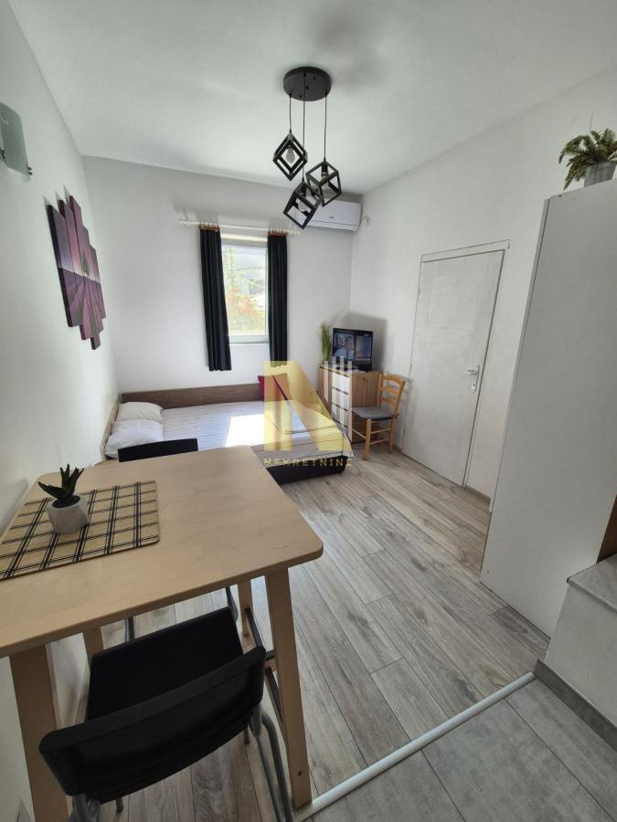 Odlična investicija, nameštena garsonjera, Grbavica
