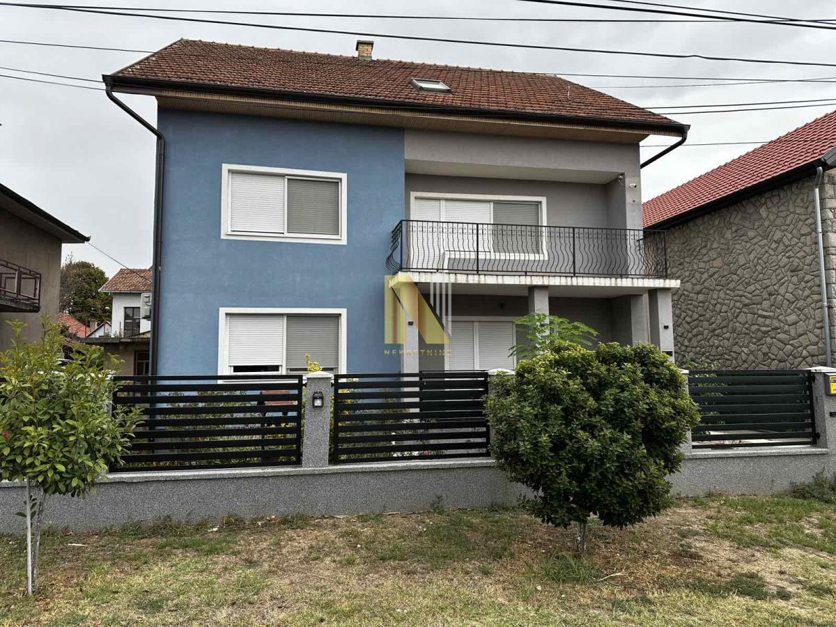 Ekskluzivno - Renovirana kuća - nedaleko od centra Veternika