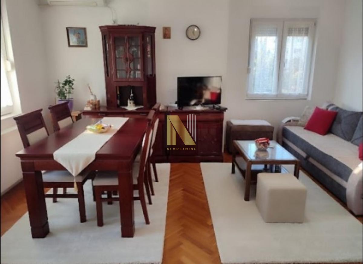 Komforan dvosoban stan na lokaciji sa puno zelenila