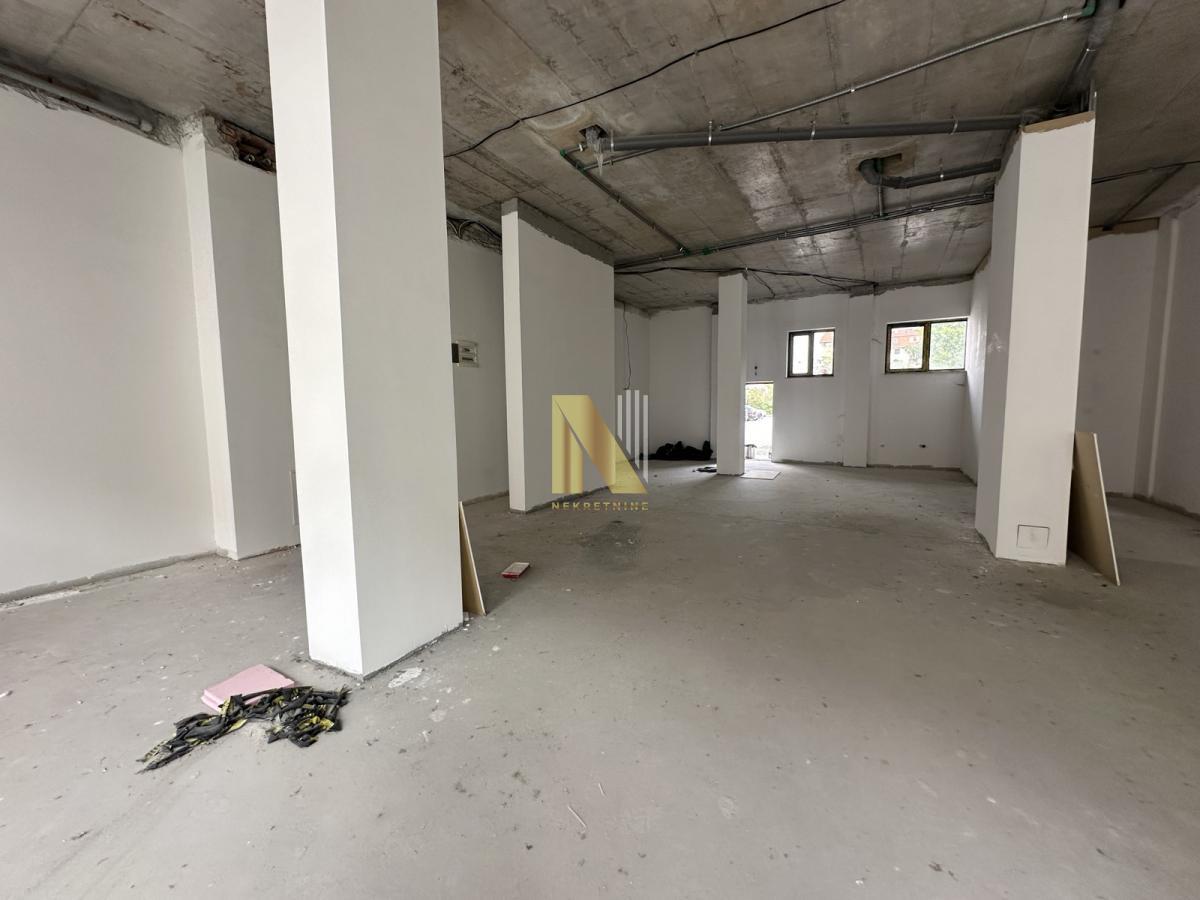Lokal na prometnoj lokaciji + 2 parking mesta