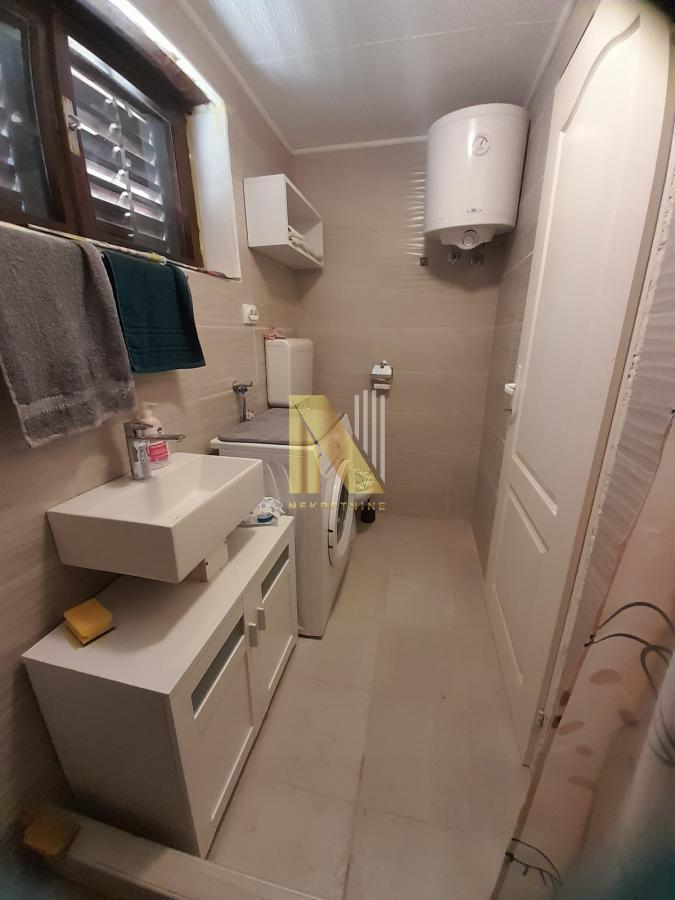 KUĆA U SREMSKIM KARLOVCIMA sa placem 2500 m2