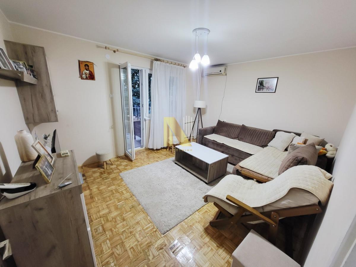 Kompletno renoviran i namešten dvosoban stan na traženoj lokaciji