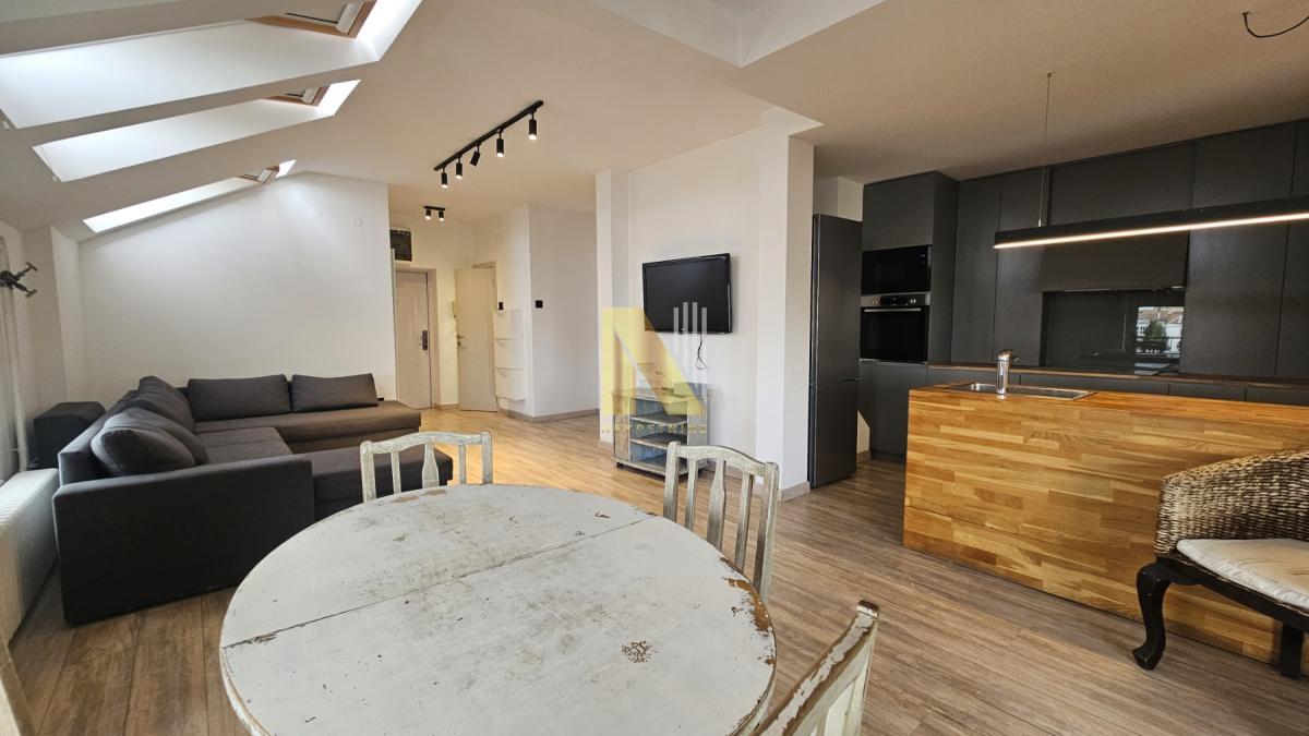 Stan u strogom Centru Novog Sada – 83 m² + 12 m², terasa, tavan, podrumi parking