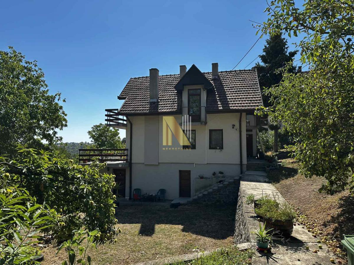 Uknjižena kuća - panoramski pogled - prirodno okruženje + voćnjak