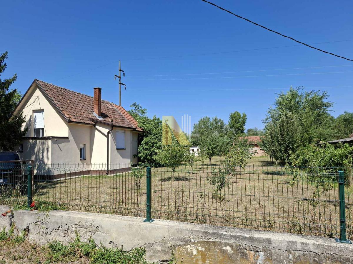 Perlez - kompletno renovirana i opremljena vikend kuća - izlaz na Begej