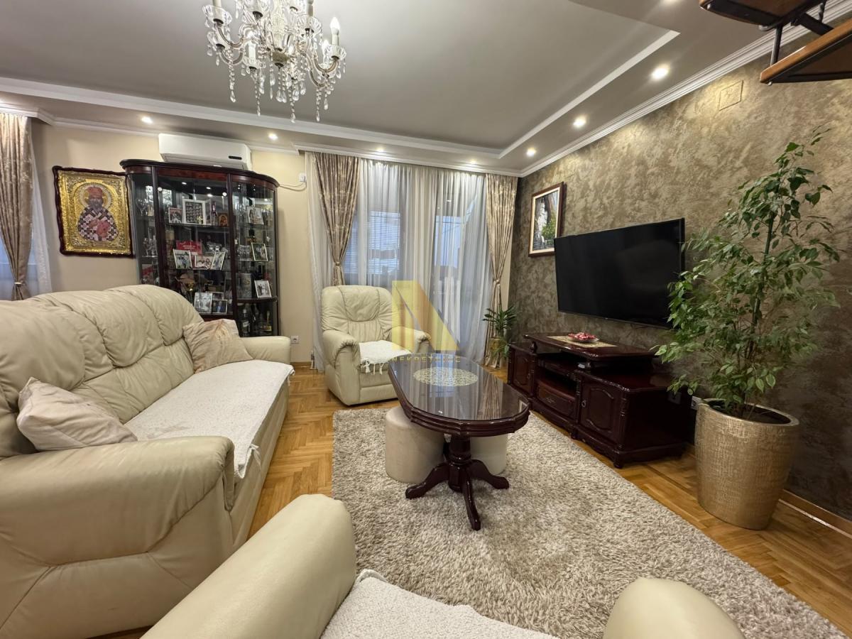 Inđija, kompletmo namešten stan u centru, 110m2