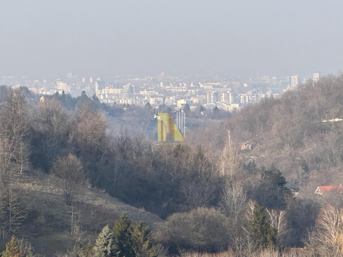 Popovica - plac sa pogledom na Novi Sad
