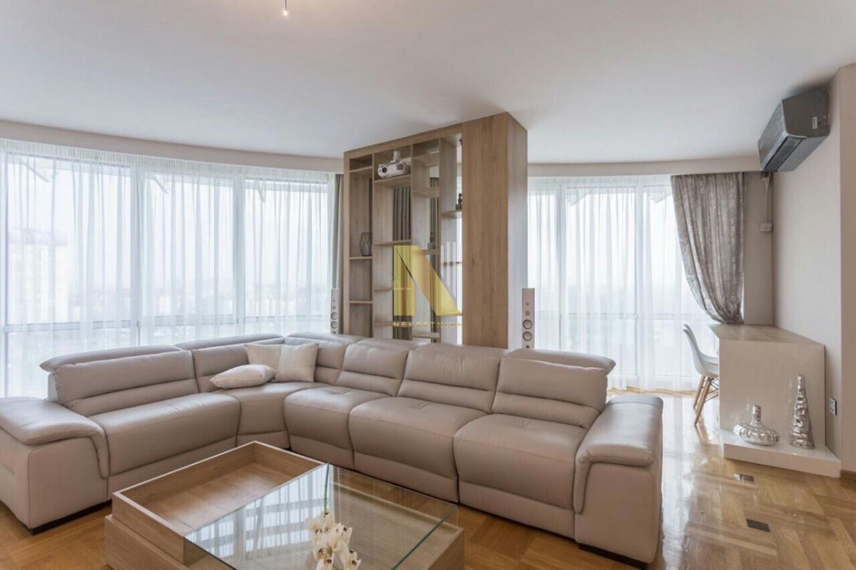 Prezident Penthaus sa pogledom na Frušku goru